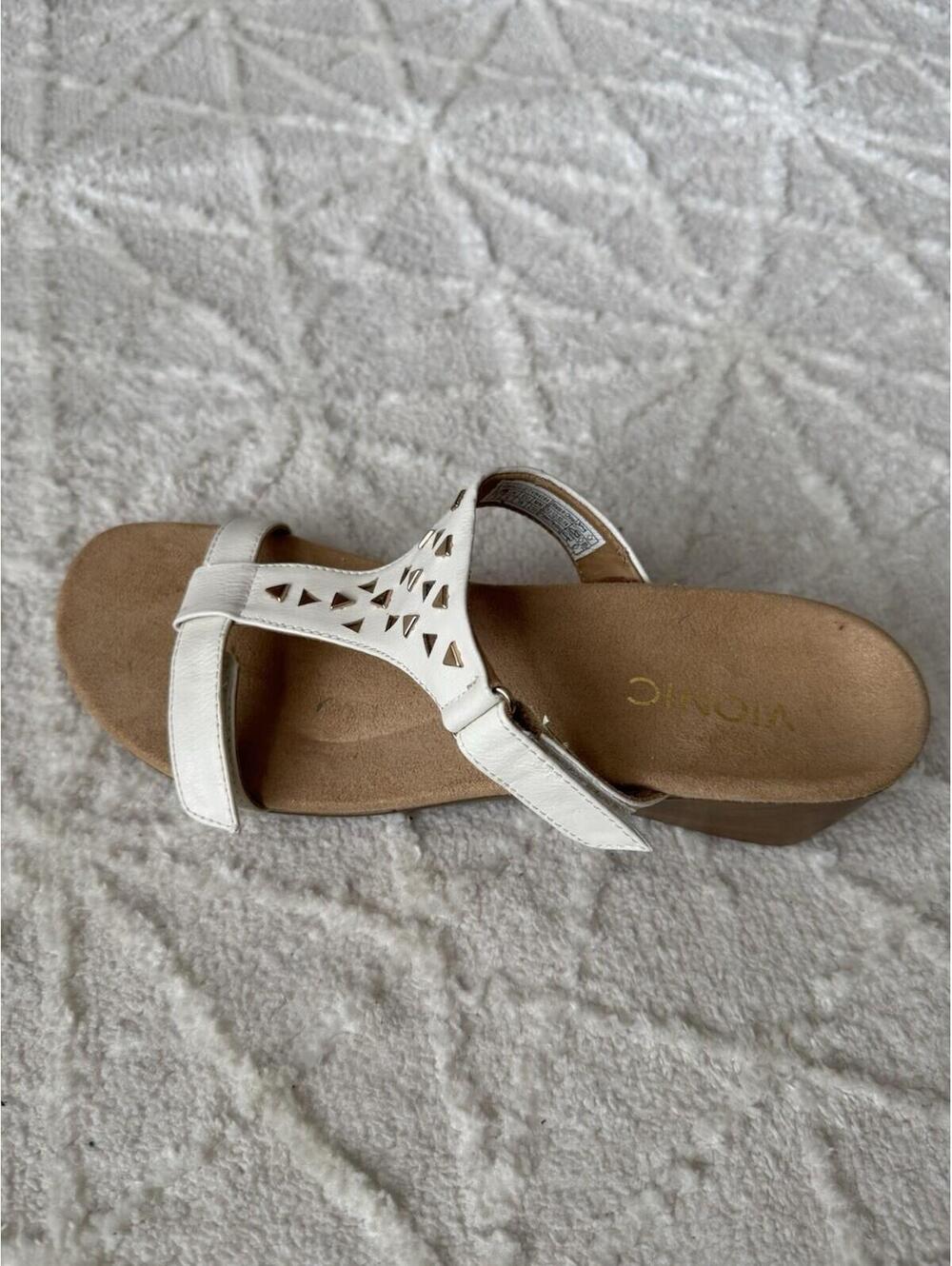 Vionic Maggie Womens 8 Orthotic Wedge Sandals White Studded Comfort - Picture 2 of 9